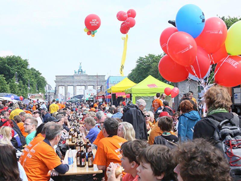 German May Day Parade Accident Leaves 30 Injured, 10 in Serious Condition